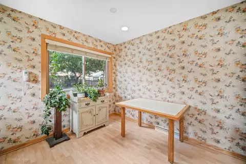380 Pinehurst Dr, Des Plaines, IL 60016 photo 7