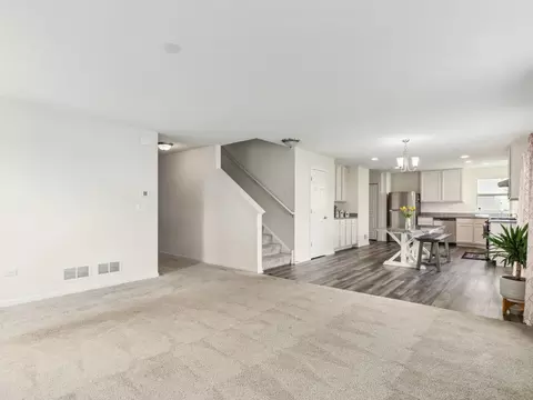 914 Daniel St, Plano, IL 60545 photo 2