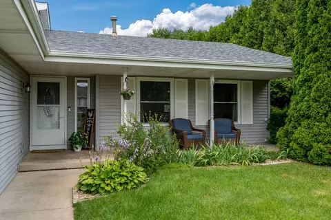 875 Brandy Bend Rd, Roscoe, IL 61073 photo 3