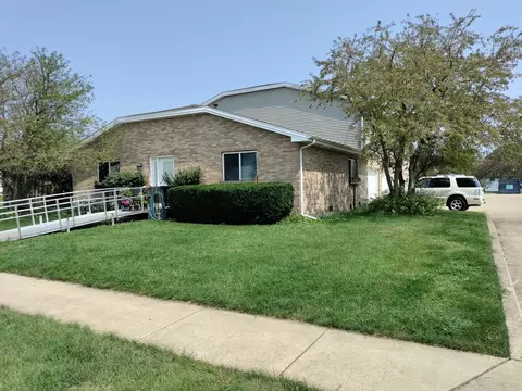 121 E Division St, Manteno, IL 60950