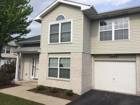 1315 Woodchuck Ln, Naperville, IL 60563