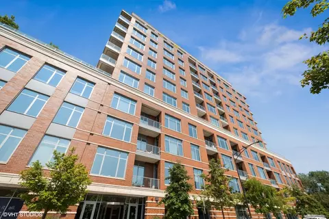 540 W Webster Ave #402, Chicago, IL 60614