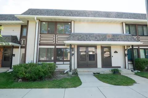 5612 Santa Cruz Dr, Hanover Park, IL 60133