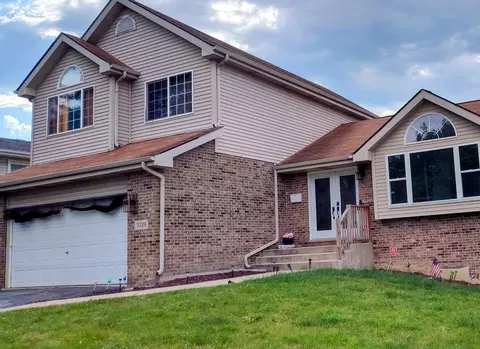 1028 Blackhawk Dr, University Park, IL 60484