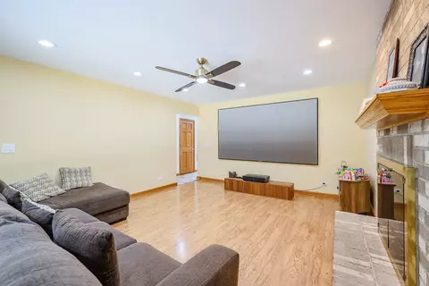 Other - 836 Kent Cir, Bartlett, IL 60103 photo 4 of 11
