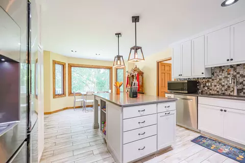 Kitchen - 836 Kent Cir, Bartlett, IL 60103 photo 2 of 10
