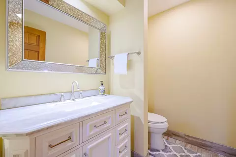 Bath - 836 Kent Cir, Bartlett, IL 60103 photo 1 of 6