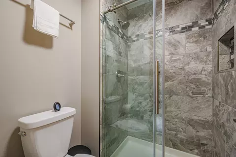 Bath - 836 Kent Cir, Bartlett, IL 60103 photo 6 of 6