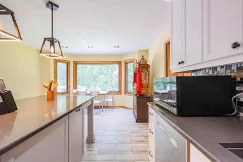 Kitchen - 836 Kent Cir, Bartlett, IL 60103 photo 3 of 10
