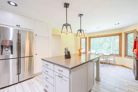 Kitchen - 836 Kent Cir, Bartlett, IL 60103 photo 4 of 10