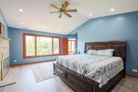 Bedroom - 836 Kent Cir, Bartlett, IL 60103 photo 10 of 10