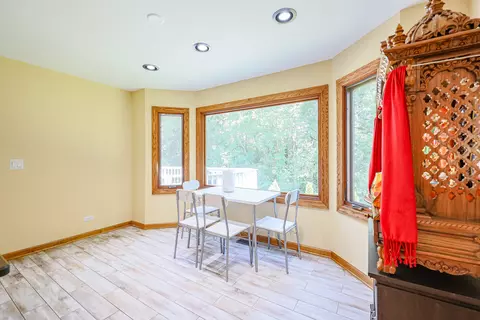 Dining - 836 Kent Cir, Bartlett, IL 60103 photo 2 of 2