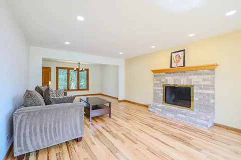 Living - 836 Kent Cir, Bartlett, IL 60103 photo 1 of 7