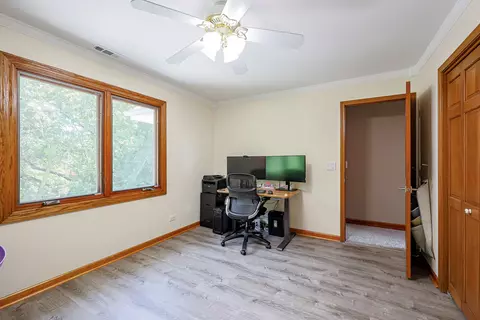 Bedroom - 836 Kent Cir, Bartlett, IL 60103 photo 6 of 10