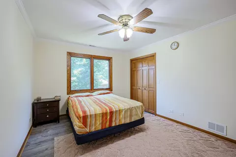 Bedroom - 836 Kent Cir, Bartlett, IL 60103 photo 4 of 10