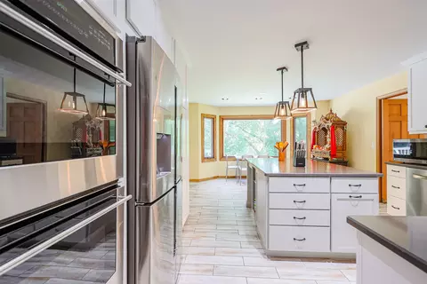 Kitchen - 836 Kent Cir, Bartlett, IL 60103 photo 1 of 10