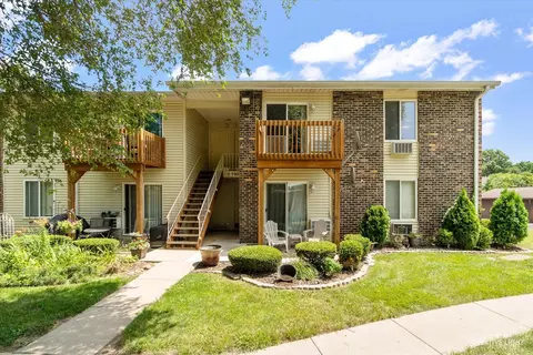 1900 Light Rd #206, Oswego, IL 60543
