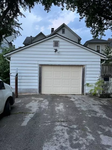 313 E Locust St, Bloomington, IL 61701 photo 3