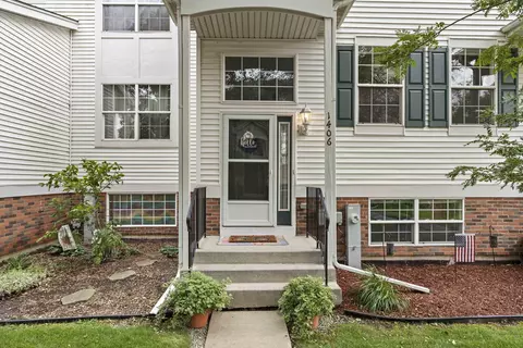 1406 Fox Hound Trl, Beecher, IL 60401 photo 2