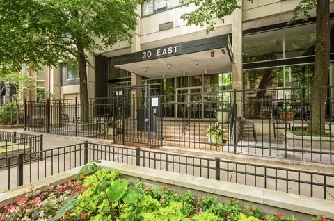 30 E Division St #8A, Chicago, IL 60610 photo 1