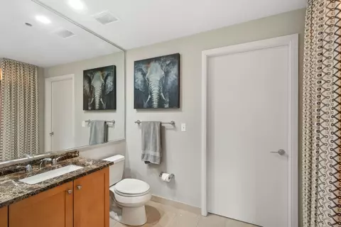 Bath - 60 E Monroe St #2003, Chicago, IL 60603 photo 3 of 3