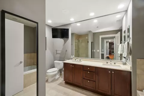 Bath - 60 E Monroe St #2003, Chicago, IL 60603 photo 1 of 3