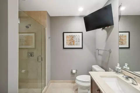 Bath - 60 E Monroe St #2003, Chicago, IL 60603 photo 2 of 3
