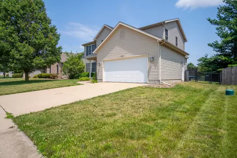 1516 Estate Dr, Normal, IL 61761 photo 2