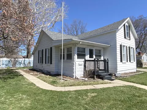 412 N Cleveland Ave, Bradley, IL 60915