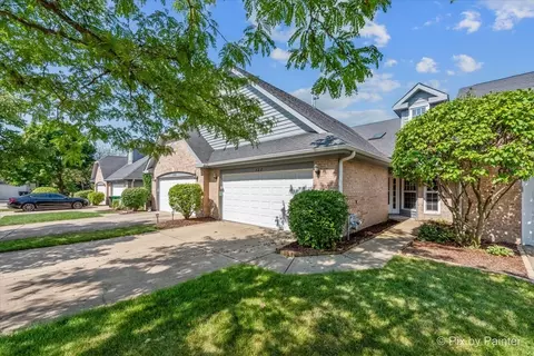 323 Wentworth Cir, Bloomingdale, IL 60108