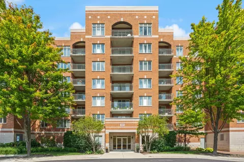 390 S Western Ave #411, Des Plaines, IL 60016