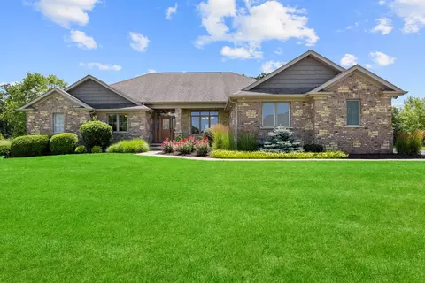 7845 Glenwood Dr, Roscoe, IL 61073