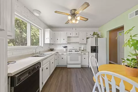 132 Thackeray Dr, Bolingbrook, IL 60440 photo 8