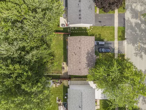132 Thackeray Dr, Bolingbrook, IL 60440 photo 23