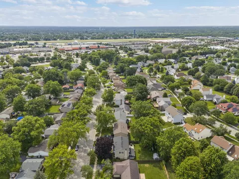 132 Thackeray Dr, Bolingbrook, IL 60440 photo 29