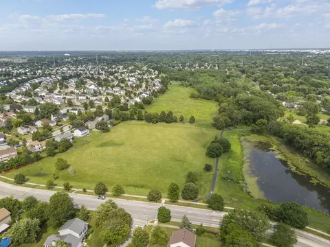 132 Thackeray Dr, Bolingbrook, IL 60440 photo 35