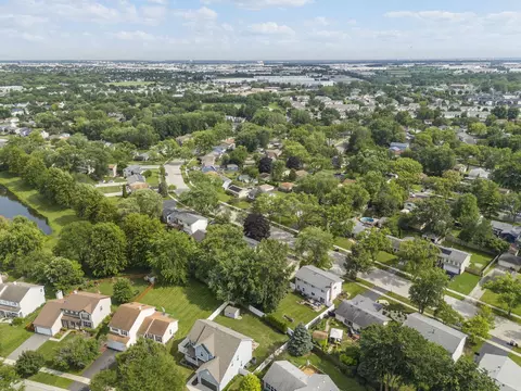 132 Thackeray Dr, Bolingbrook, IL 60440 photo 32