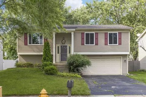 132 Thackeray Dr, Bolingbrook, IL 60440 photo 2