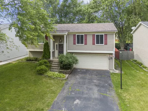 132 Thackeray Dr, Bolingbrook, IL 60440 photo 3