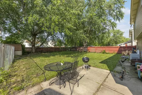 132 Thackeray Dr, Bolingbrook, IL 60440 photo 21
