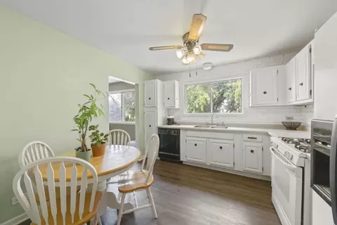 132 Thackeray Dr, Bolingbrook, IL 60440 photo 9
