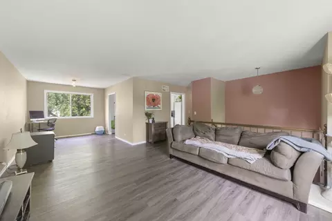 132 Thackeray Dr, Bolingbrook, IL 60440 photo 5