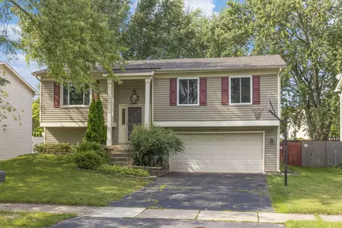 132 Thackeray Dr, Bolingbrook, IL 60440