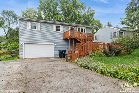 8802 Shady Ln, Wonder Lake, IL 60097