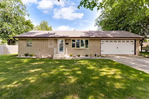 1112 Beechwood Ave, Bloomington, IL 61701