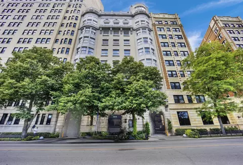 3314 N Lake Shore Dr #8C, Chicago, IL 60657