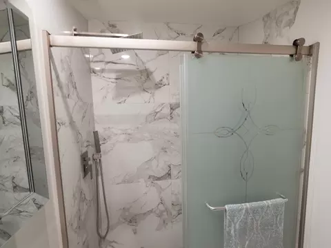 Bath - 1801 N Beech Rd, Mount Prospect, IL 60056 photo 1 of 4
