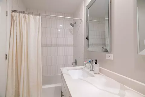 Bath - 1801 N Beech Rd, Mount Prospect, IL 60056 photo 2 of 4