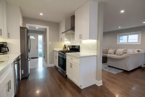 Kitchen - 1801 N Beech Rd, Mount Prospect, IL 60056 photo 4 of 5