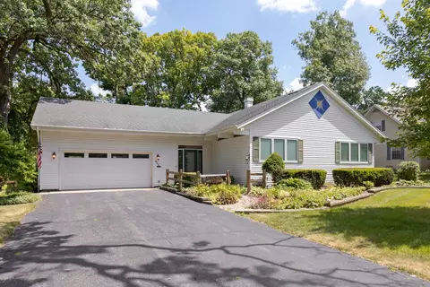 825 Stanford Dr, Marengo, IL 60152